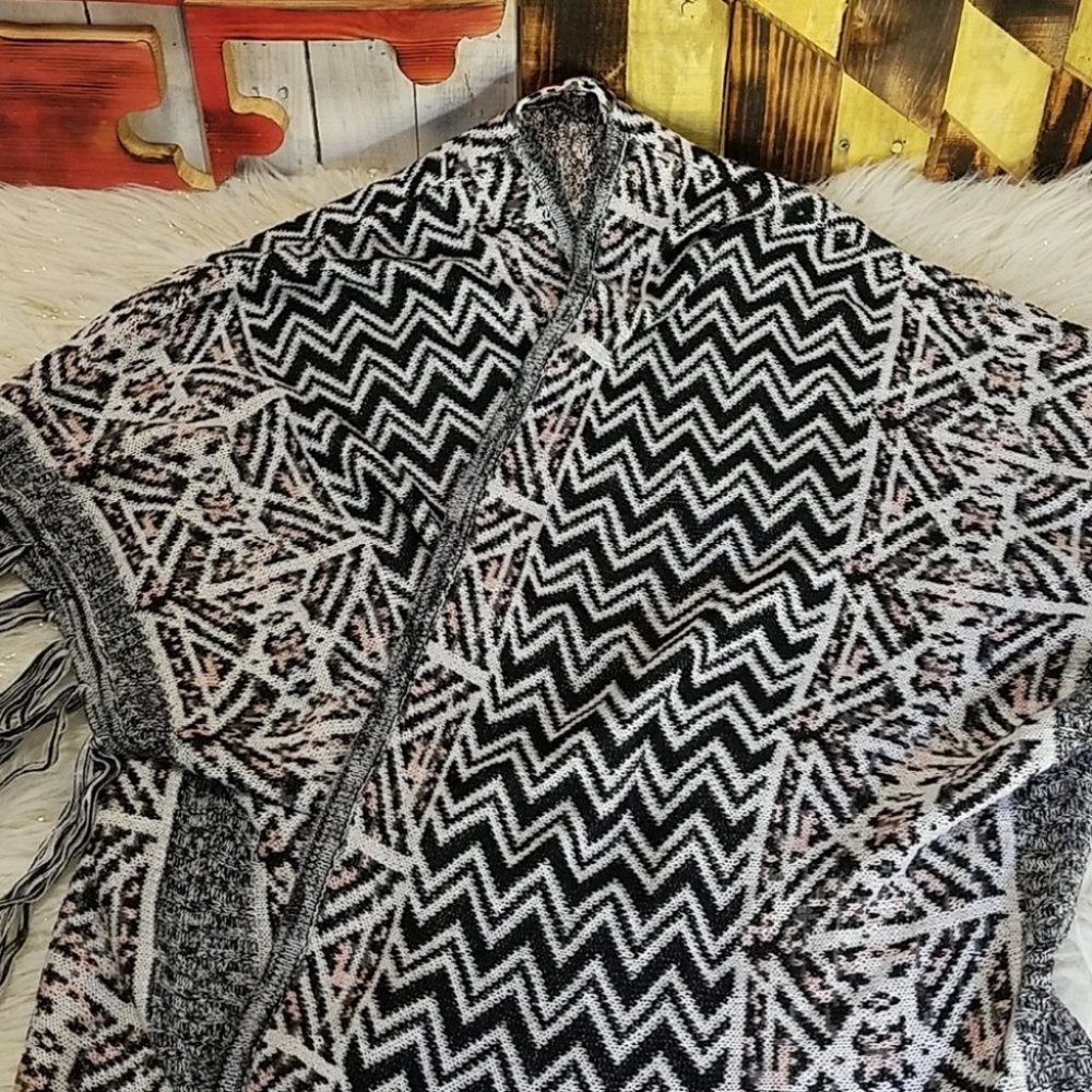 Blind Date Shawl Womens Size S/M
